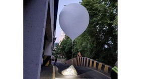 FOTO: Balon Sampah Kiriman Korut Hujani Korsel