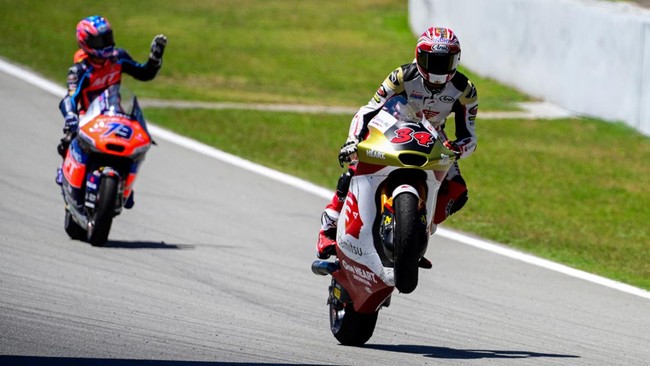 Pembalap Indonesia Mario Aji Kantongi Poin Beruntun di Moto2 Italia