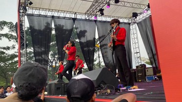 img-title Pihak Promotor Minta Maaf Usai Tria The Changcuters Pingsan di Atas Panggung