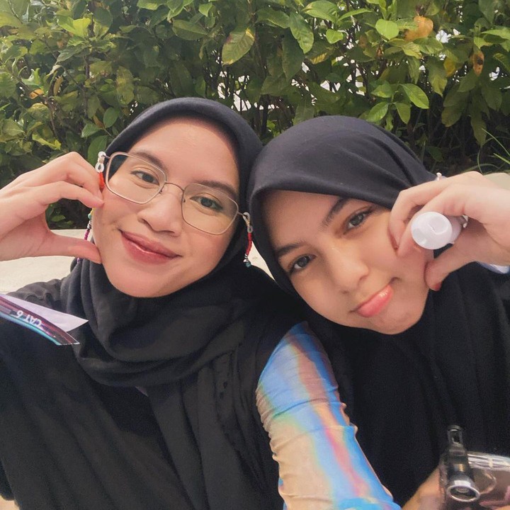 <p>Putri semata wayang artis Marshanda, Sienna Ameerah Kasyafani, diketahui sangat dekat dengan ibu sambungnya Nesya Ayu Nabila atau akrab disapa Ines. Momen kedekatan keduanya sering dibagikan di media sosial, Bunda. (Foto: Instagram @nesyanabila)</p>