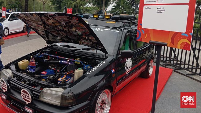 Salah satu yang menjadi perhatian para pengunjung Daihatsu Kumpul Sahabat 2024 di Bandung, Jawa Barat yakni kehadiran mobil Daihatsu Charade lansiran 1991.