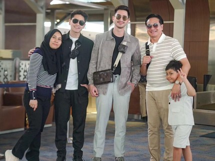 Rela Jadi Fotografer, Ini 7 Potret Verrell Bramasta Liburan Bareng Ayah & Ibu Sambung ke Hong Kong