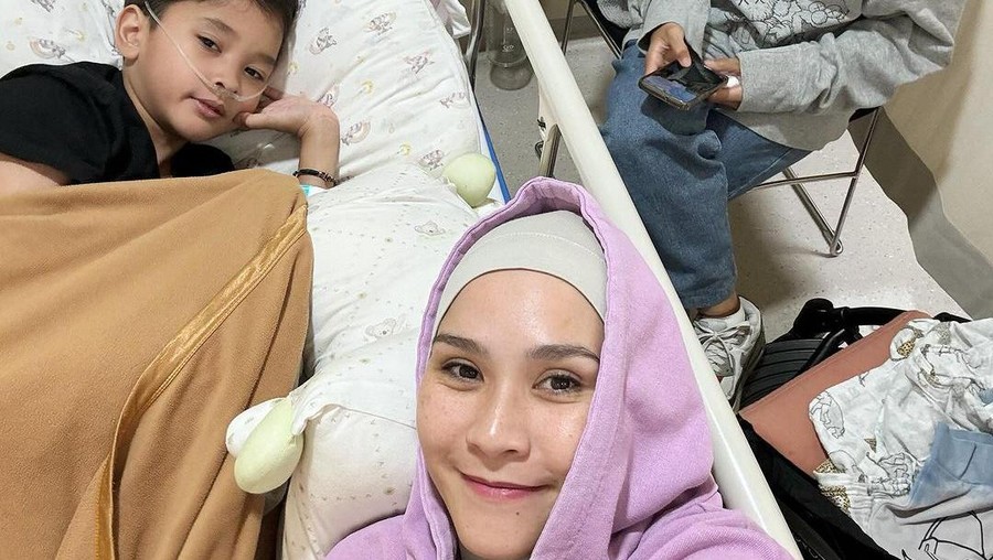 anak zaskia adya mecca dilarikan ke rs