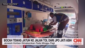 VIDEO: Bocah Tewas Jatuh ke Jalan Tol dari JPO Jati Asih