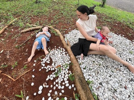 7 Manfaat Anak Sering Diajak Kegiatan Outdoor Seperti yang Dilakukan Nadine Chandrawinata