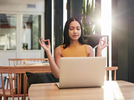 7 Cara Menurunkan Ego yang Tinggi dalam Diri, Gampang Dilakukan Bun!
