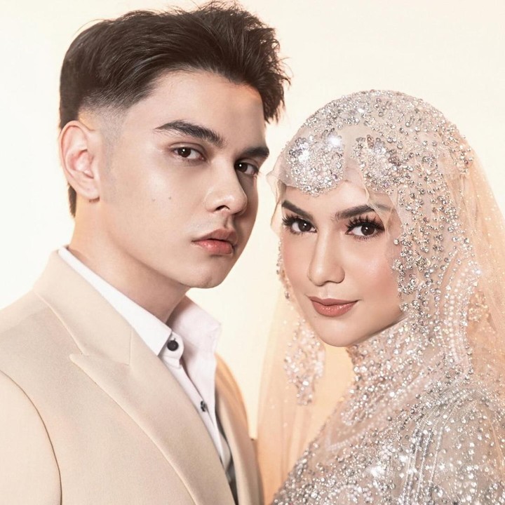 <p>Penampilan Sean ketika foto bersama sang kakak langsung mencuri atensi publik, nih. "Adeknya ganteng banget woi," komentar akun @ridha******** (Foto: Instagram @_irishbella_ @seanivan08)</p>