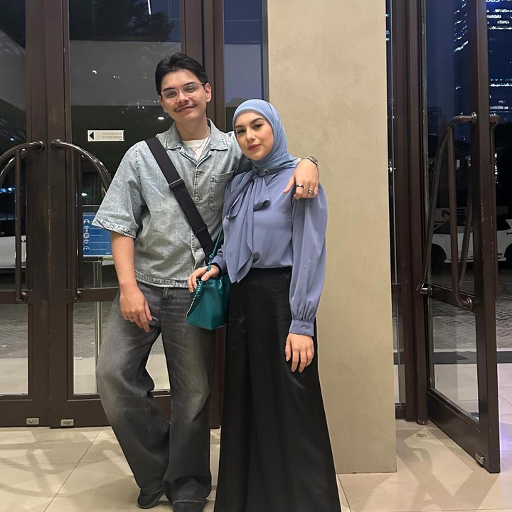 <p>Sama-sama terlahir dari Ayah berdarah Belgia, paras Sean juga mencuri perhatian publik seperti sang kakak, Bunda. (Foto: Instagram @_irishbella_ @seanivan08)</p>