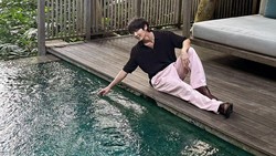 Foto Lee Joon Gi Asyik Santai di Bali & Pemotretan di Resort Mewah