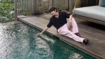img-title Foto Lee Joon Gi Asyik Santai di Bali & Pemotretan di Resort Mewah