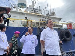 Trenggono Ungkap Kapal Asal China Maling Ikan 140 Ton di Laut RI