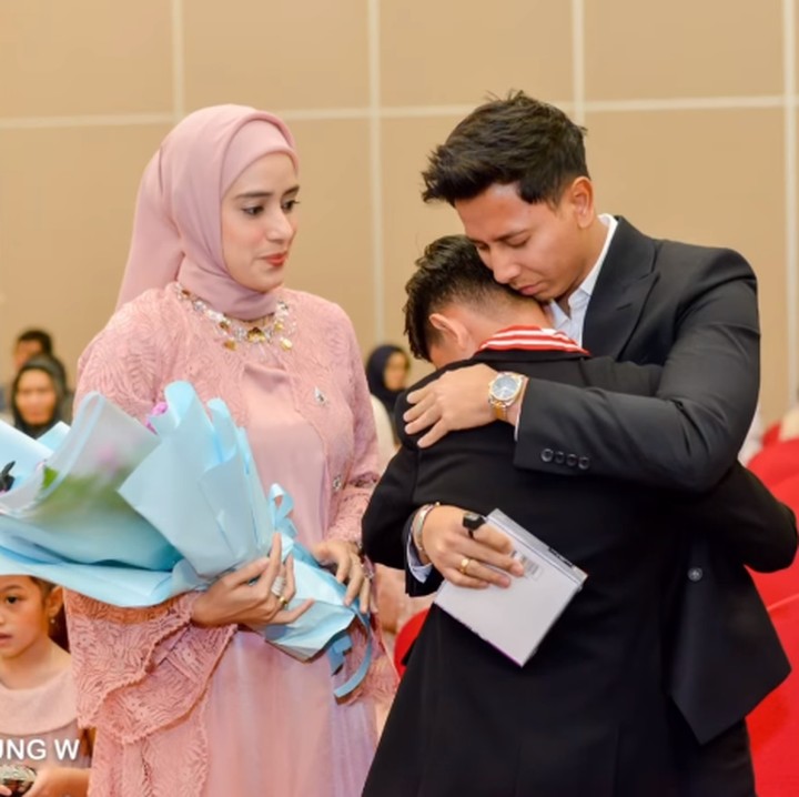 <p>Pada <em>postingan</em> itu, Fairuz juga mengucapkan rasa syukur dan selamat untuk sang putra. &ldquo;MasyaAllah Tabarakallah Abang <em>@kingfaazarafiqasli</em> juara 1 lomba tahfidz di sekolah,&rdquo; tulis Fairuz, dikutip dari laman Instagram <em>@fairuzarafiq,</em> Jumat (19/9/2025).&nbsp;(Foto: instagram: @sonnyseptian)</p>