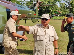 Tiba di Gunungkidul, Menhan Prabowo Sapa Warga-Cium Kening Anak-anak