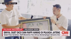 VIDEO: Raffi Ahmad Diberi Kado Foto Diri Berseragam Pejabat