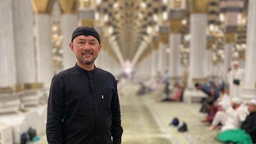 img-title Ikuti Gaya Nyeleneh Komeng di Surat Suara, Ronal Surapradja Kena Nyinyir
