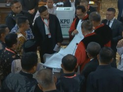 Momen Hakim MK Minta KPU Buka Kotak Suara di Sidang Pileg: Kejadian Langka