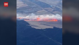 VIDEO: Kebakaran Rumput Landa 12 Hektare Lahan di California