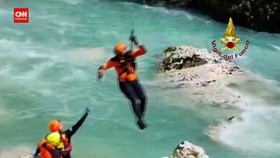 VIDEO: Proses Evakuasi Jenazah Dua Korban Banjir Bandang Italia