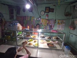 Keakraban Itu Hadir di Warung Nasi Tegal