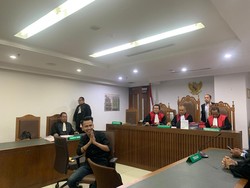 Divonis 6 Bulan Penjara, Adam Deni Terima Putusan Hakim