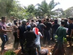 Warga di Asahan Demo Kantor Kebun Sawit Buntut Puluhan Lembu Mati Diduga Diracun