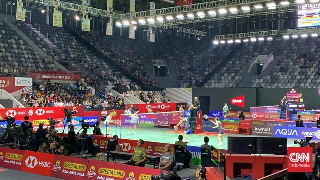 Ganda putri Indonesia Apriyani Rahayu/Siti Fadia Silva Ramadhanti sukses melaju ke babak 16 besar Indonesia Open 2024.