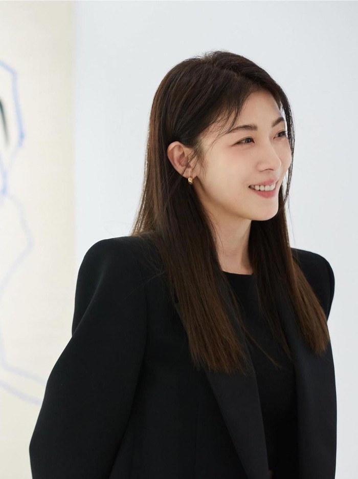 Berikutnya ada Ha Ji Won yang seakan bak vampir. Aktris cantik ini terlihat masih awet muda, kendati usianya sudah menginjak kepala empat. Foto: instagram.com/hajiwon1023/