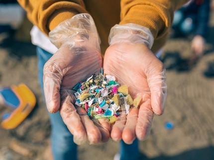 Indonesia Disebut Negara Paling Banyak Makan Plastik, Apa Bahayanya Bagi Kesehatan Tubuh?