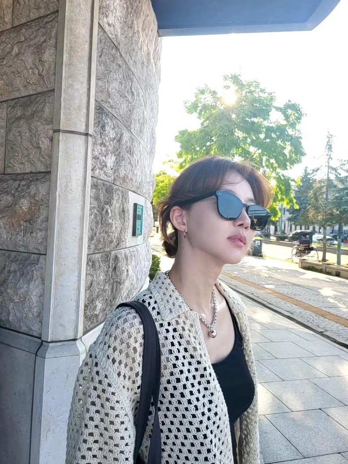 Belum lama ini, Jang Hee Jin kembali menghebohkan publik dengan parasnya yang awet muda melalui unggahan di laman Instagram pribadinya, Beauties./ Foto: instagram.com/_heejinj