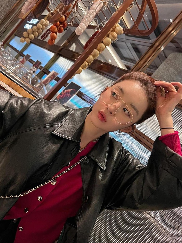 Mengawali karier sebagai model, kini Jang Hee Jin lebih aktif sebagai aktris yang sudah membintangi berbagai peran di film maupun serial drama, Beauties./ Foto: instagram.com/_heejinj