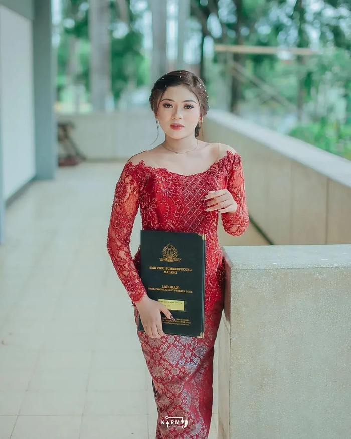 5 Referensi Kebaya Wisuda yang Simple dan Elegan