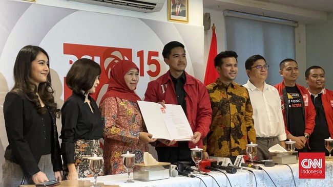 Dua putra Presiden Jokowi, Gibran dan Kaesang satu bunyi mendukung pasangan Khofifah-Emil Dardak di Pilgub Jawa Timur 2024.