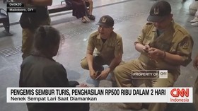 VIDEO: Pengemis Sembur Turis, Penghasilan Rp500 Ribu dalam 2 Hari
