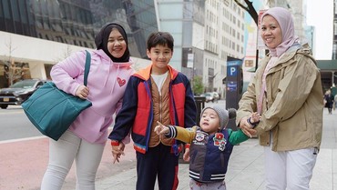 img-title Liburan di Singapura Bareng Keluarga Raffi Ahmad, Sus Rini Tuai Protes