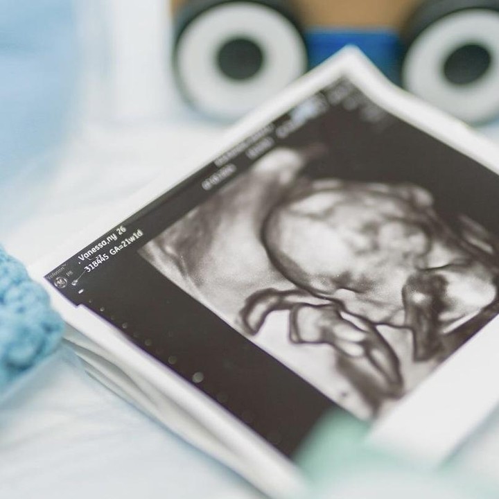 <p>Pilihan warna biru untuk gaun Vanessa ini memiliki makna tersendiri lho. Pasalnya, ia sedang mengandung janin yang berjenis kelamin laki-laki. Hal ini juga sudah lama ia umumkan saat tengah rayakan pesta gender reveal. (Foto: Instagram @vanessaaiskandar).</p>