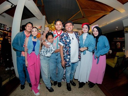 7 Potret Keluarga Sule Rayakan Sweet 17 Njan, Mahalini Sang Menantu Tak Absen Seru-seruan