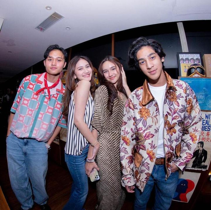 <p>Selain keluarga, ternyata ulang tahunnya Njan juga dihadiri oleh teman-teman artis terdekatnya. Mulai dari Harleyava Princy anak Fery Maryadi, Kenzy Taulany anak Andre Taulany, dan Olivia Morison. (Foto: Instagram@rizwanfadilah.a.s)</p>