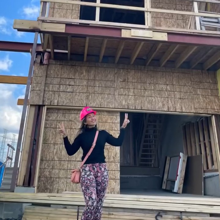 <p>Cut Memey bercerita selalu bermimpi memiliki rumah yang kecil, tetapi fungsional. "Saya tidak pernah terpikir untuk tinggal di rumah besar," ujarnya. (Foto: Instagram @cutmemey)</p>