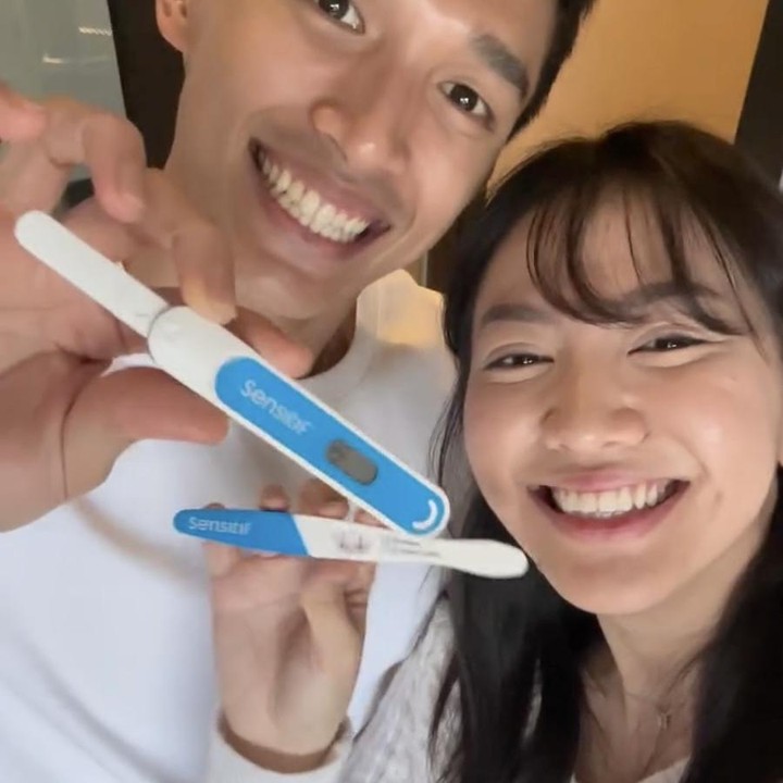 <p>Shania Junianatha alias Shanju eks JKT48 sedang mengandung anak pertama yang berjenis kelamin laki-laki. Ia pertama kali memberi tahu kehamilannya dengan mengunggah hasil test pack dengan sang suami. (Foto: Instagram @shanju dan @jonatanchristieofficial).</p>