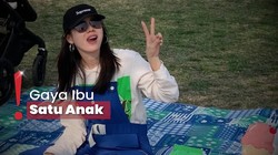 img-title Gaya Sederhana Son Ye Jin Diduga Malam Mingguan Bareng Hyun Bin