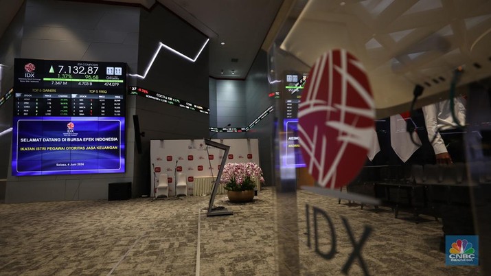 Layar digital pergerakan Indeks Harga Saham Gabungan (IHSG) terpantau hijau pada perdagangan sesi I Selasa (4/6/2024). (CNBC Indonesia/Tri Susilo) Layar digital pergerakan Indeks Harga Saham Gabungan (IHSG) terpantau hijau pada perdagangan sesi I Selasa (4/6/2024). (CNBC Indonesia/Tri Susilo)