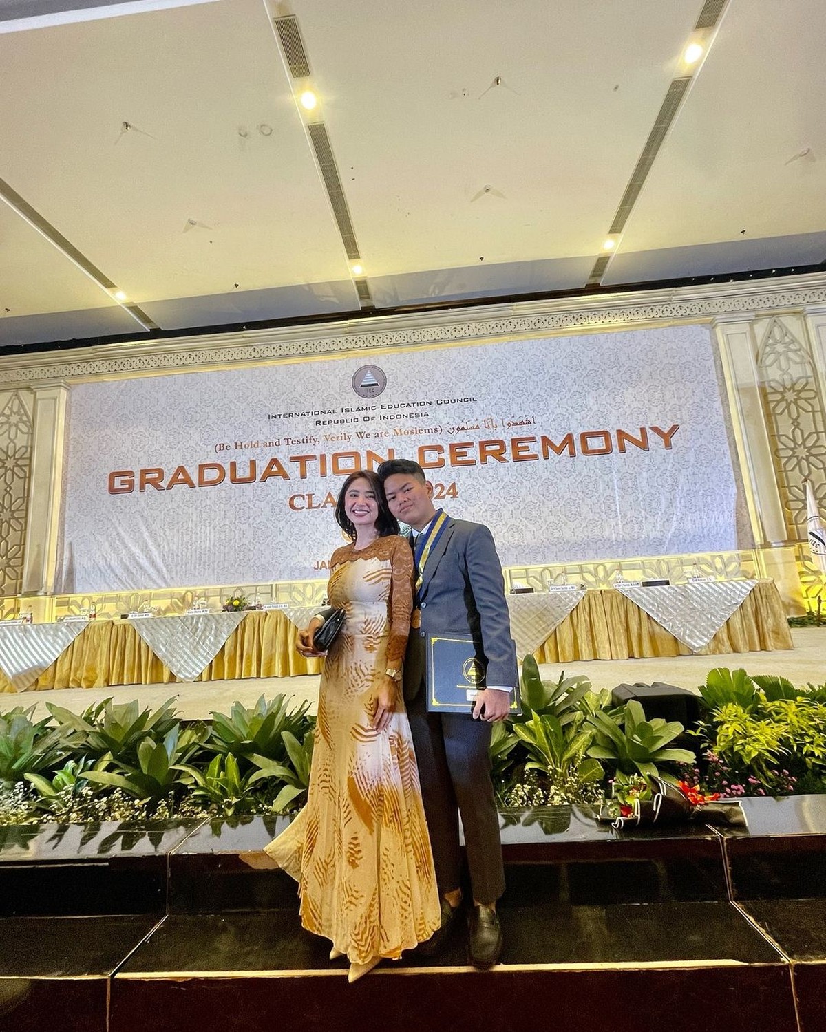 Acara kelulusan anak Dewi Perssik