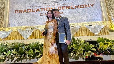 Anak Angkat Lulus SMA, 7 Potret Dewi Perssik Hadiri Acara Wisuda Gabriel