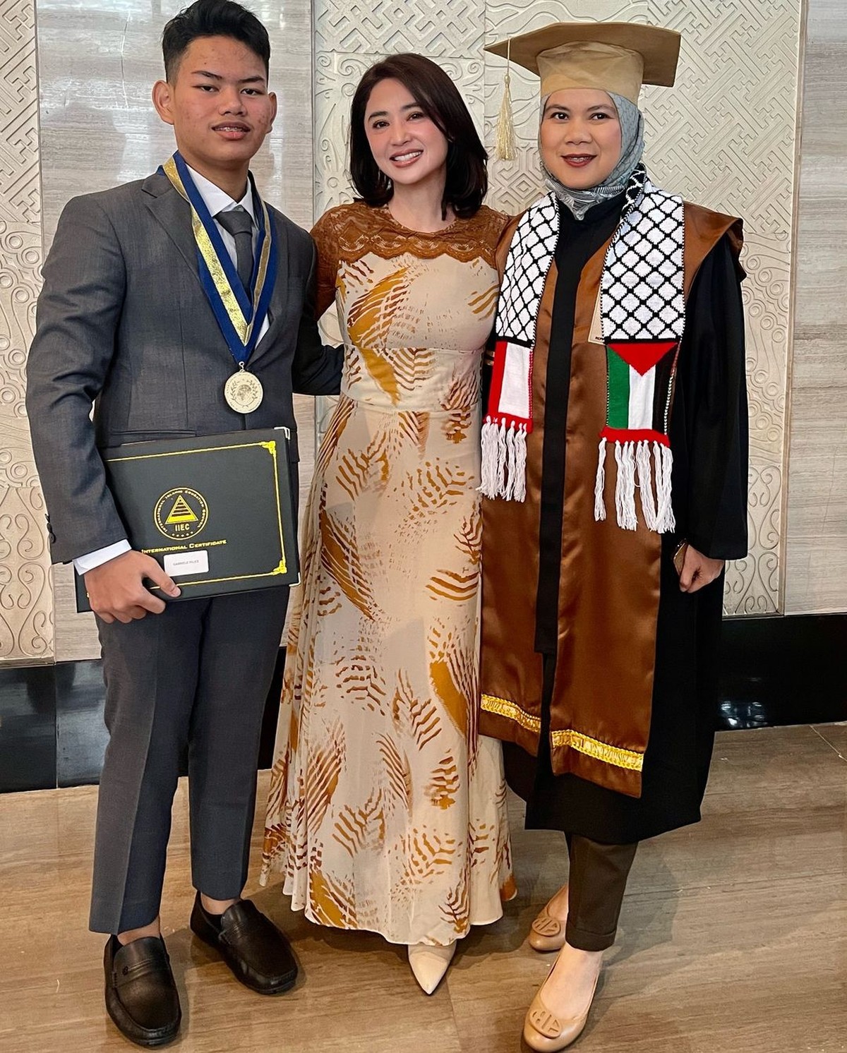 Acara kelulusan anak Dewi Perssik