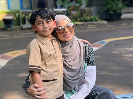 7 Potret Tampan Bambang Putra Meisya Siregar dan Bebi Romeo Sudah Berusia 8 Tahun