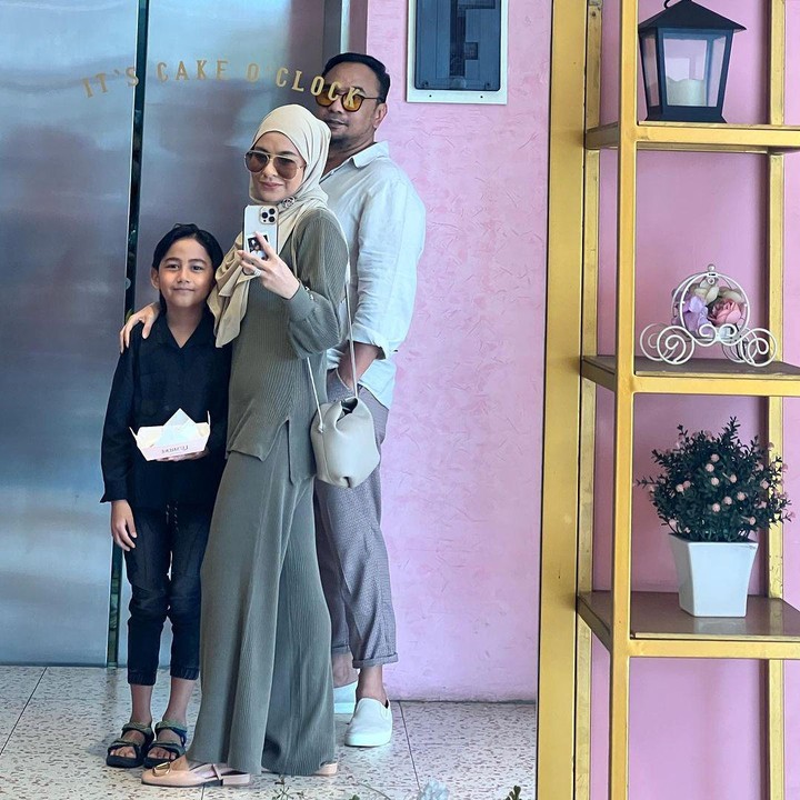<p>Sosok yang tidak kalah menarik perhatian netizen dalam keluarga Meisya Siregar dan Bebi Romeo adalah sang putra, Muhammad Bambang Arr Ray Bach. Bambang sendiri lahir pada 25 November 2016. (Foto: Instagram: @meisya__siregar)</p>