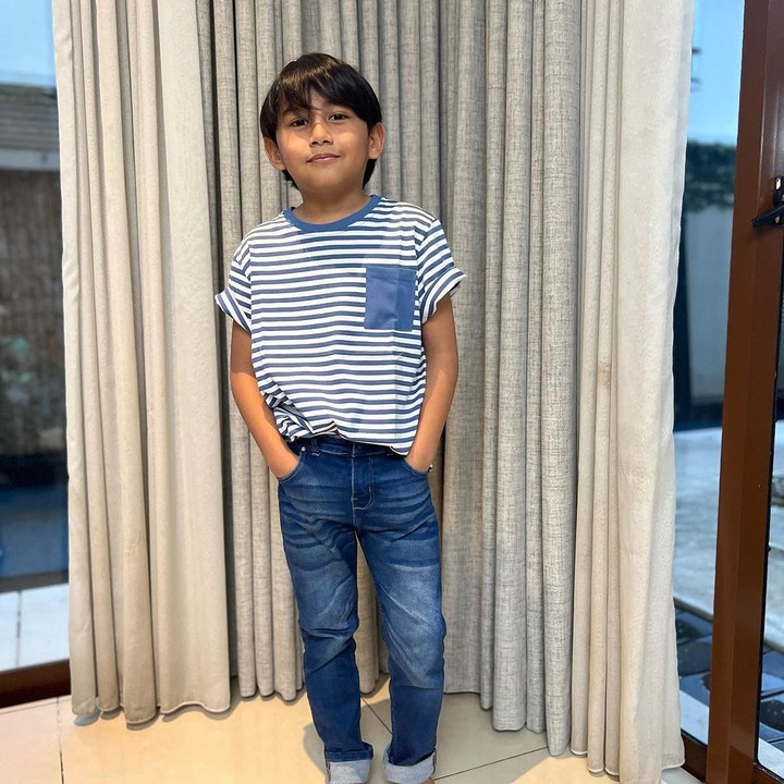 <p>"<em>Aishhh</em> gantengnya <em>masyaAllah</em>. Jatuh hati deh," kata seorang netizen. "Gemas banget Bambang waktu kecil. Enggak kerasa sekarang sudah gede saja," tutur netizen lainnya. (Foto: Instagram: @meisya__siregar)</p>