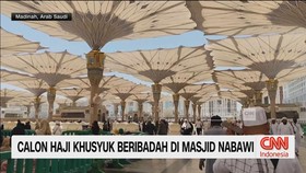 VIDEO: Calon Haji Khusyuk Beribadah di Masjid Nabawi