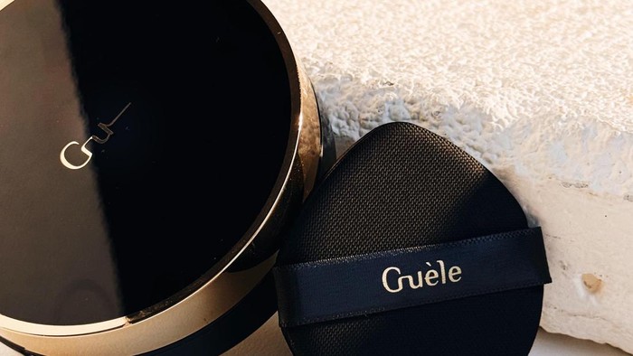 Guèle BARE cushion