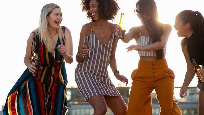 Apakah Wajar Memiliki Sedikit Teman di Usia 20-an?